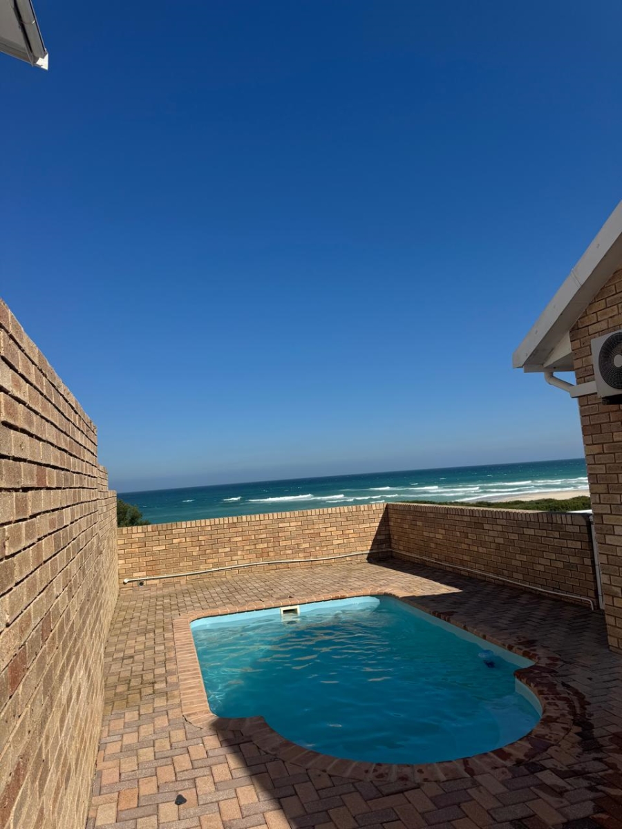 6 Bedroom Property for Sale in Aston Bay Eastern Cape